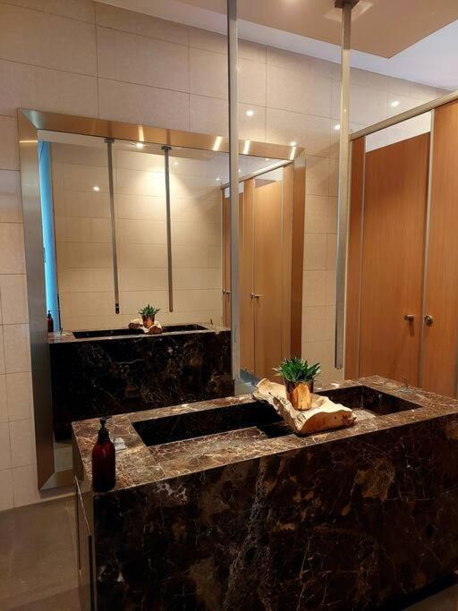 D1Mension 3Br Luxury Condo City Center In Dist 1 مدينة هوشي منه المظهر الخارجي الصورة