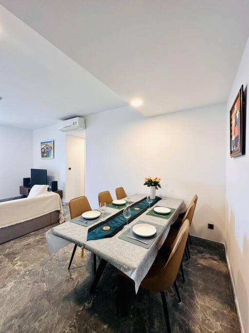 D1Mension 3Br Luxury Condo City Center In Dist 1 مدينة هوشي منه المظهر الخارجي الصورة