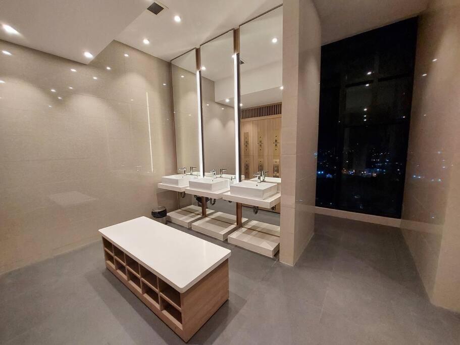 D1Mension 3Br Luxury Condo City Center In Dist 1 مدينة هوشي منه المظهر الخارجي الصورة